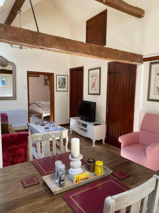 The Grooms Loft Self Contained Apartment Milton Abbas Exterior foto